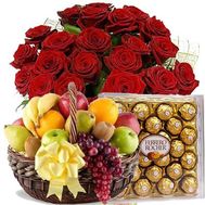 25 троянд, фрукти і цукерки Ferrero Rocher