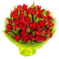 35 червоних тюльпанів в пакуванні