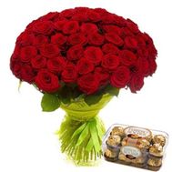 51 червона троянда з цукерками