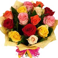 Букет із 15 різнокольорових троянд