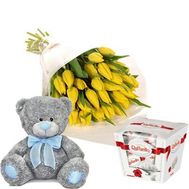Букет тюльпанів, ведмедик, цукерки