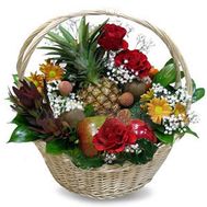 Кошик фруктів з квітами