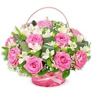 Кошик троянд і альстромерій