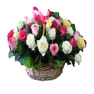 Кошик із 35 троянд