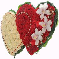 Подвійне серце із червоних і білих троянд