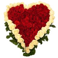 Велике серце з троянд