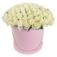 101 біла троянда в коробці