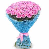 65 рожевих троянд