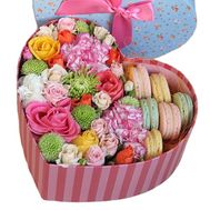 Квіти в коробці з Macarons