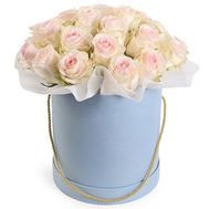 Білі троянди в коробці