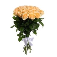 Букет із 23 кремових троянд