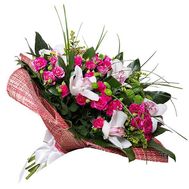 Букет із кущових троянд і орхідей