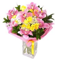 Букет із орхідей і хризантем