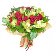 Чудовий букет з червоних троянд та зелених орхідей