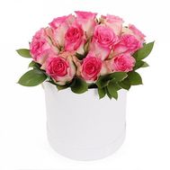 Букет із 15 біло-рожевих троянд Джумілія