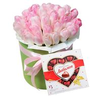 Коробка рожевих тюльпанів
