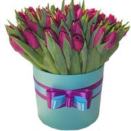 Коробка з фіолетовими тюльпанами