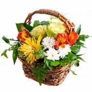 Яскравий кошик з квітами