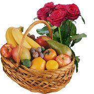 Кошик фруктів і 5 троянд