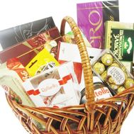 Кошик із солодощами