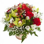 Кошик з трояндами і орхідеями