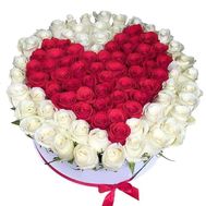 Серце червоні троянди і навколо білі