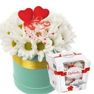 Білі хризантеми в коробці