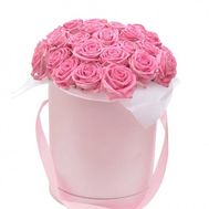 Рожеві троянди в коробці