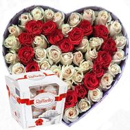 Серце з 55 білих та червоних троянд у коробці