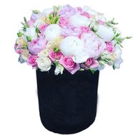Шикарна композиція з півоніями