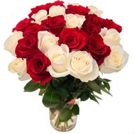 Букет із 25 червоних та білих троянд
