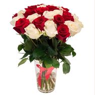 Букет із 29 різнокольорових троянд