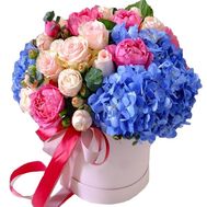 Букет в коробці з гортензією