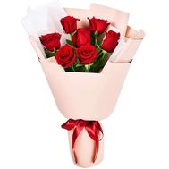 Гарний букет із 7 червоних троянд