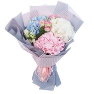 Гарний букет з гортензією