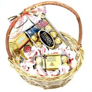 Кошик з кавою Lavazza і цукерками