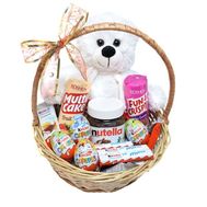 Кошик з солодощами і ведмедиком