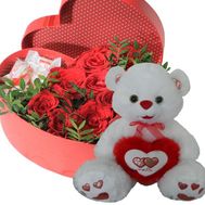 Троянди з цукерками Raffaello у коробці