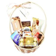 Кошик із солодощами на день народження