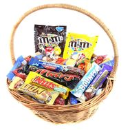 Подарунковий кошик із солодощами