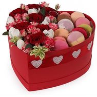 Серце з квітами і Macarons