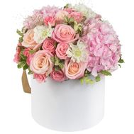 Коробка з гортензією та іншими квітами