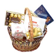 Велика корзина з цукерками