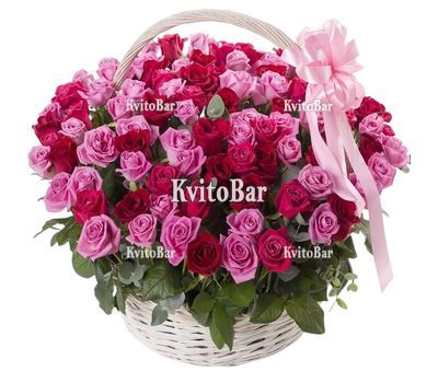 101 різнобарвна троянда в кошику