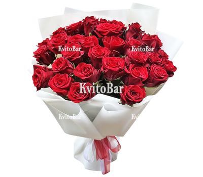 35 високих імпортних троянд