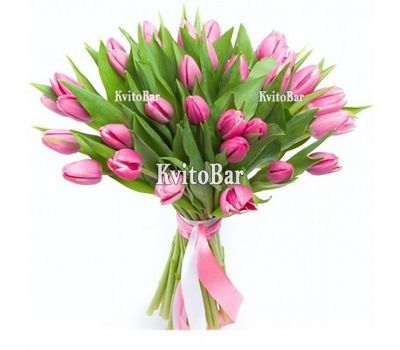 35 рожевих тюльпанів