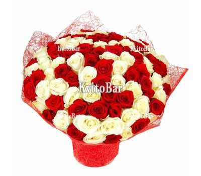 Букет із 51 різнокольорової троянди 70 см