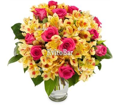 Букет рожевих троянд і альстромерій