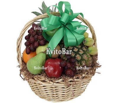 Кошик соковитих фруктів