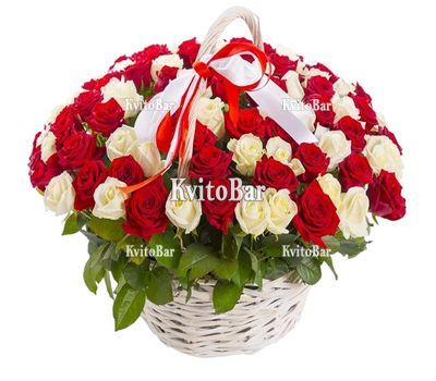 Кошик з 101 червоної та білої троянди